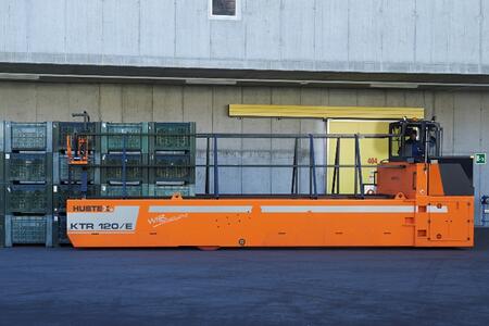 Transporteur de caisses de pommes HUBTEX lors de la saisie de la charge