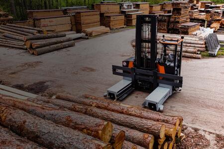 Elektro-Mehrwegestapler Maxx Holzhandling