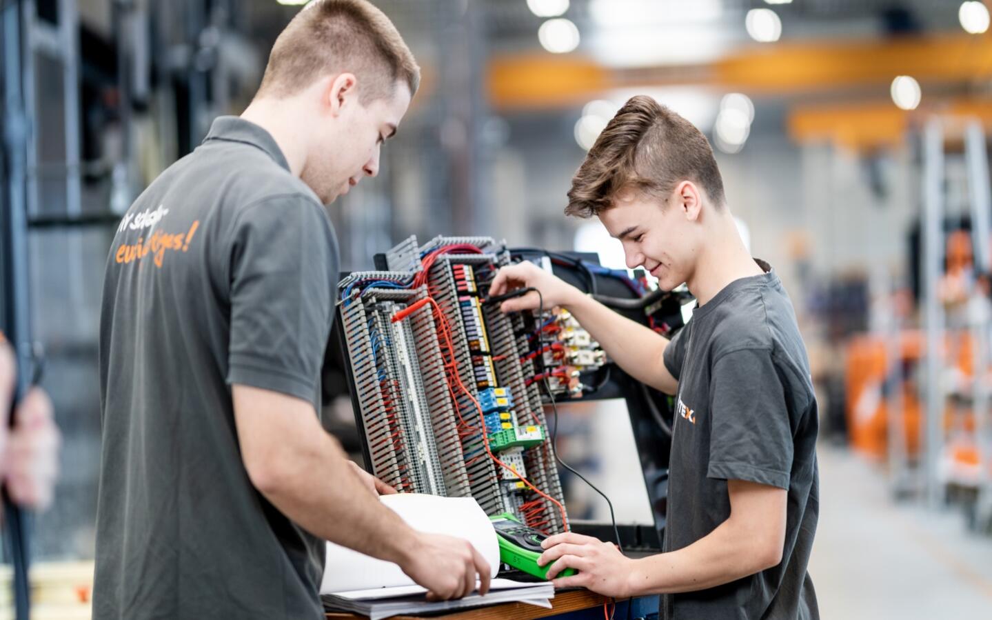 ausbilder.jpg Ausbilder bei HUBTEX