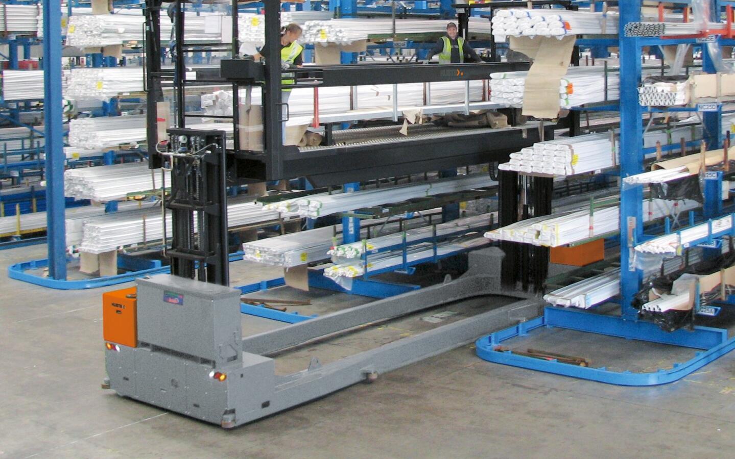 The HUBTEX electric two-side order picking platform in the 2-mast version