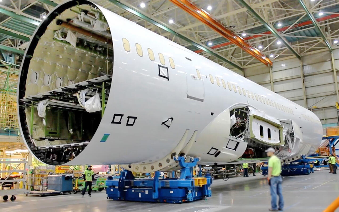 El fuselaje del avión en movimiento. 