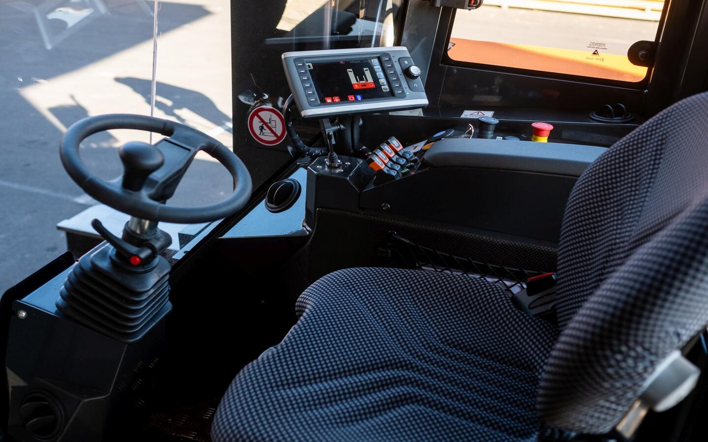 HUBTEX DQ-X 45 biedt het beste rondomzicht door de ruime bestuurderscabine