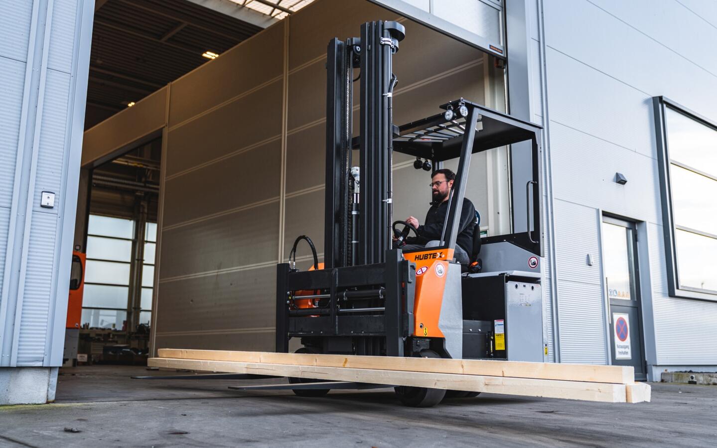 Multidirectional counterbalance forklift Flux_ideal for long load handling