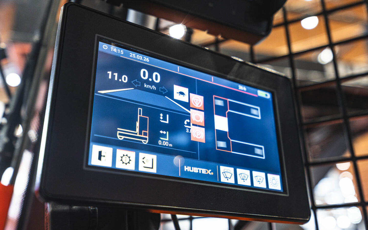 HUBTEX HIT4 Informations-Terminal mit Touchbedienung für präzise Steuerung im Schmalgang