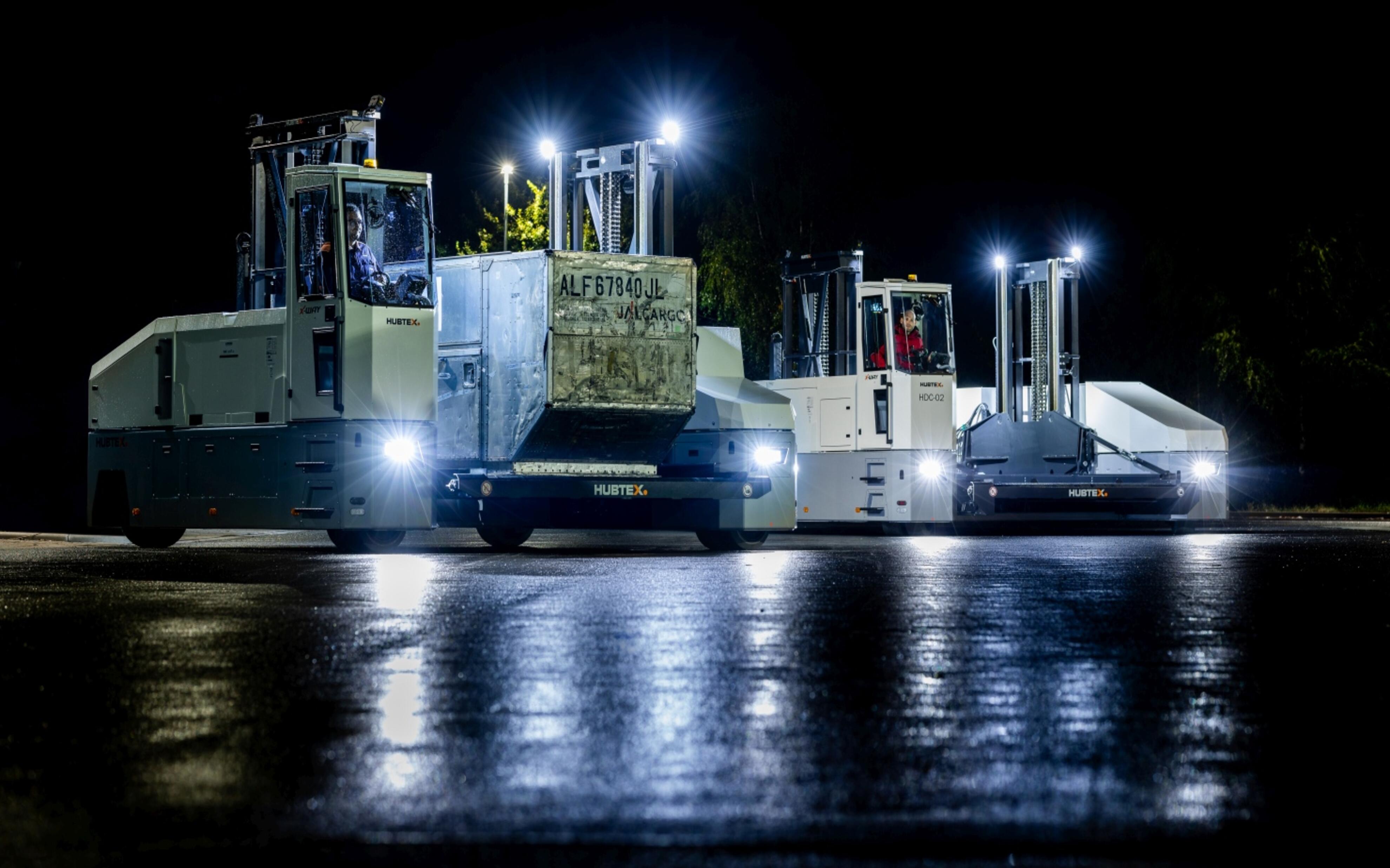 The X-Way Mover from HUBTEX and DIMOS taking on all handling tasks at the airport terminal