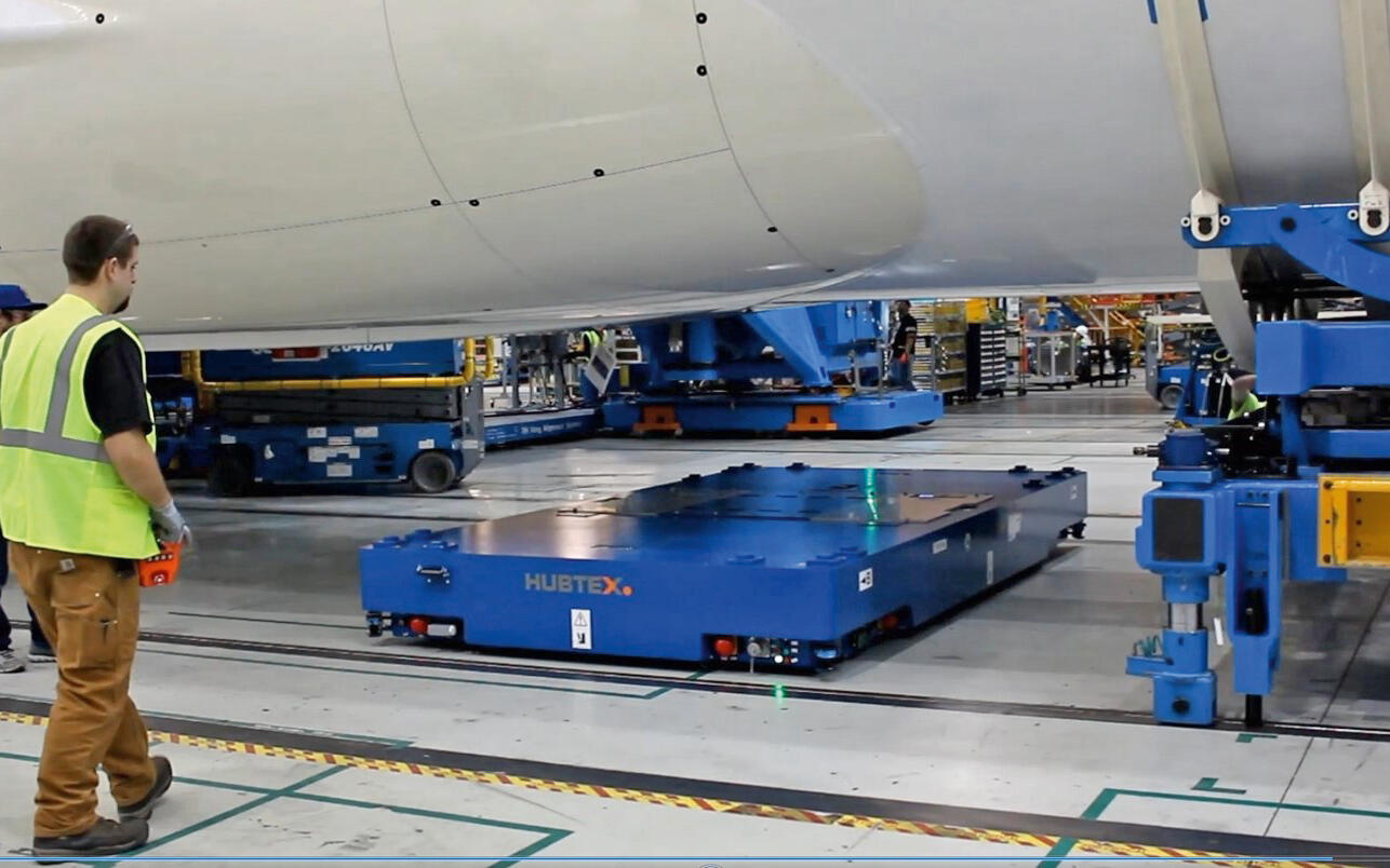 HUBTEX fuselage transporter in operation