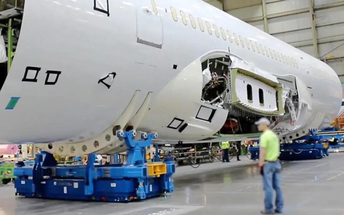 Carrello a piattaforma HUBTEX nel funzionamento accoppiato wireless