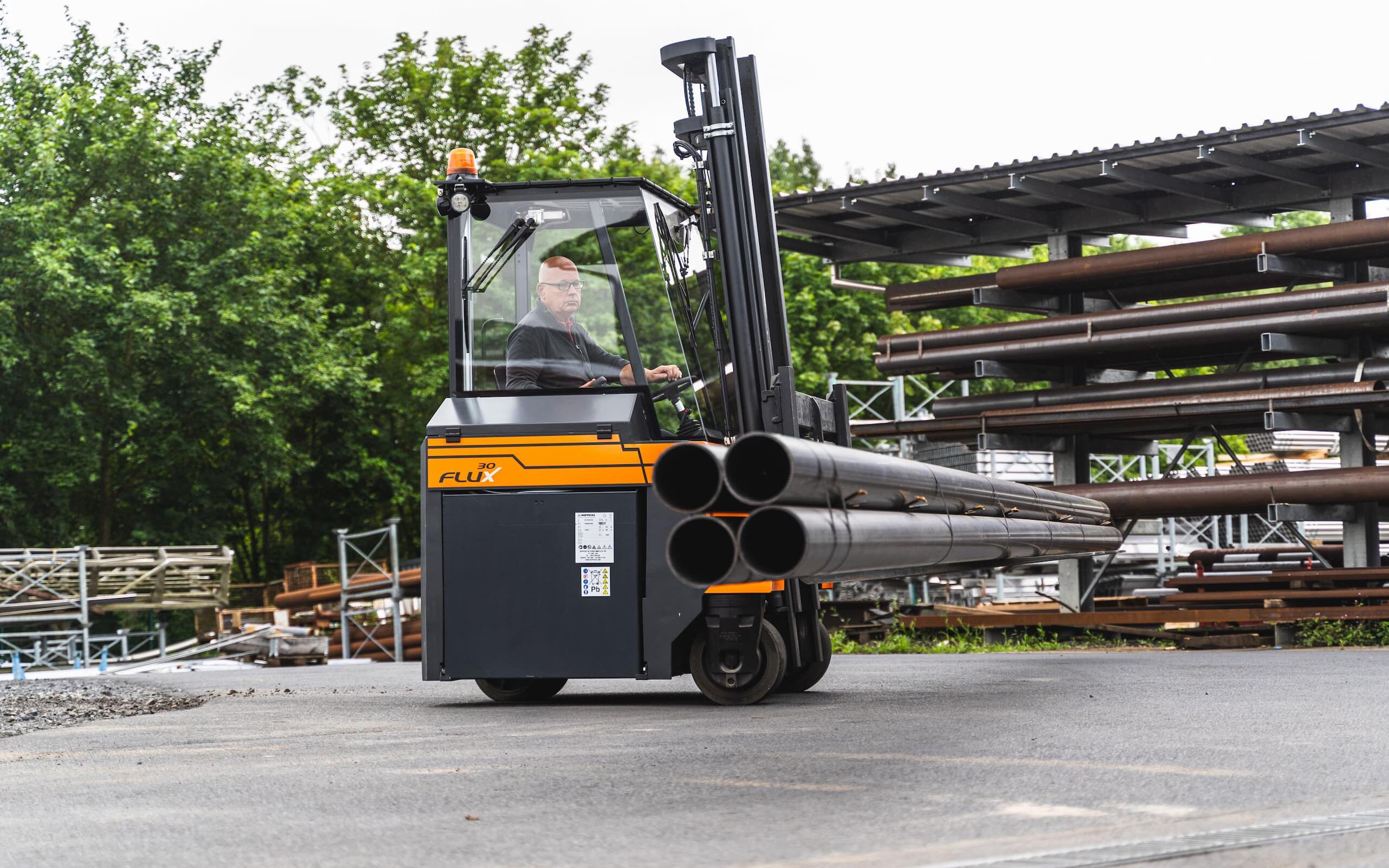 Multidirectional fork Flux 30 transports long pipe