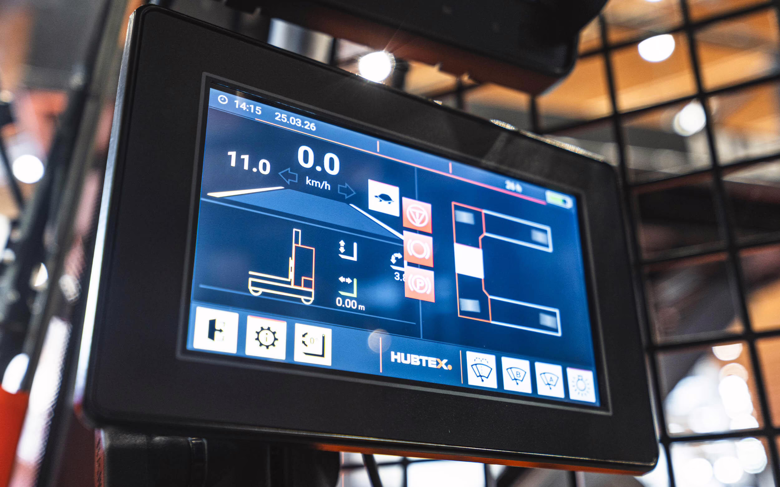 HUBTEX HIT4 Informations-Terminal mit Touchbedienung für präzise Steuerung im Schmalgang
