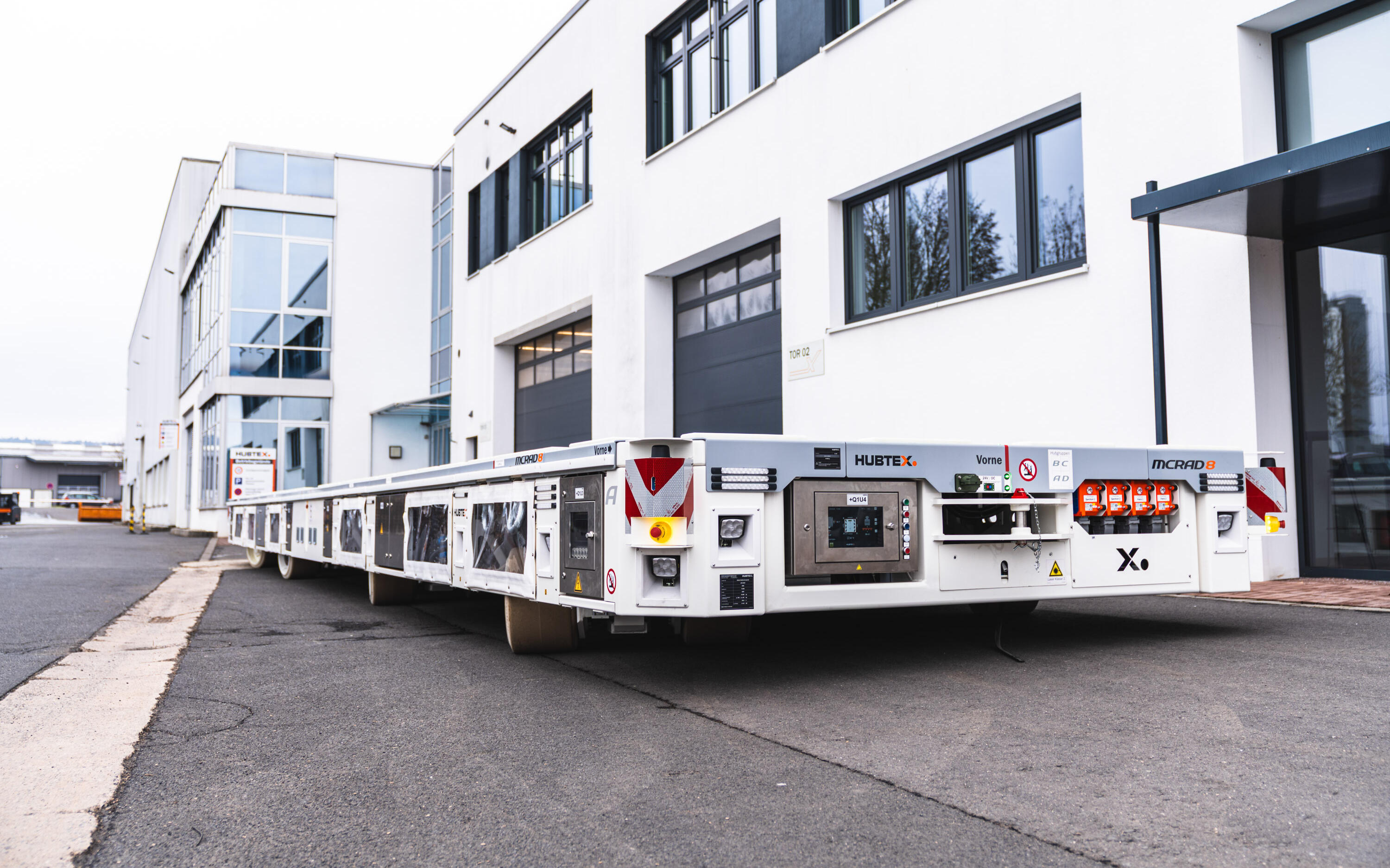 HUBTEX Schwerlast Plattform SFX im Außenbereich mit Nivellierfunktion