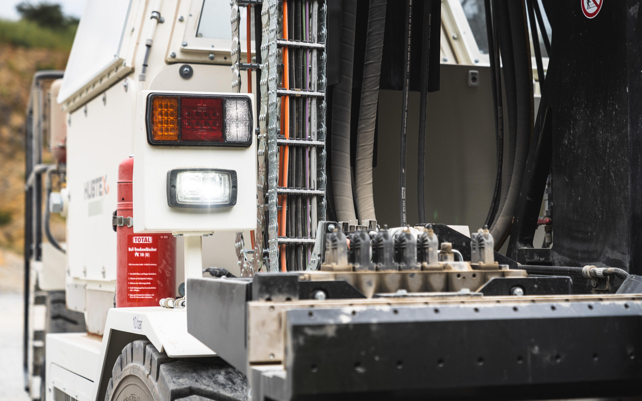 HUBTEX SF stacker for BGE with additional safety features