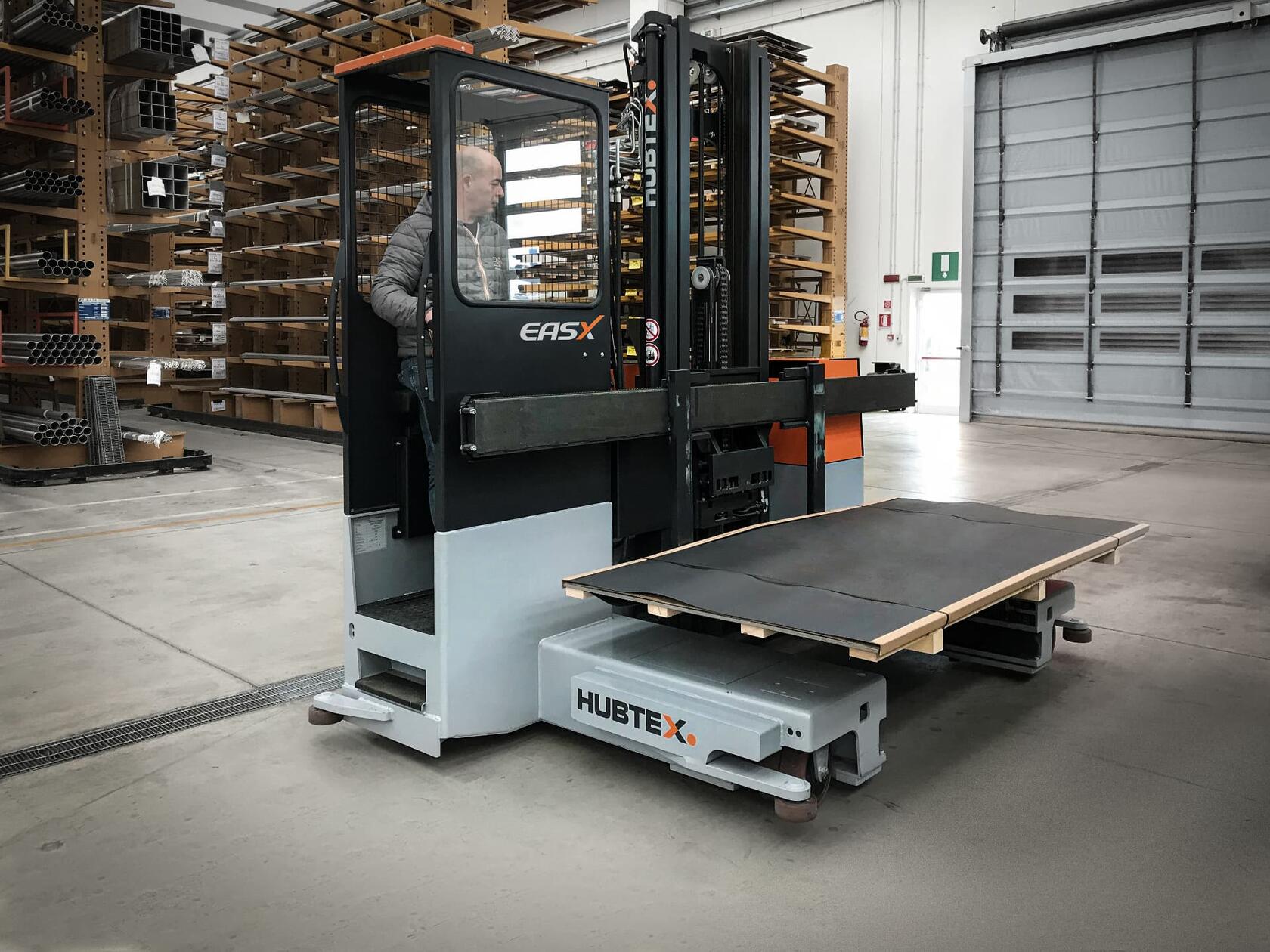 hubtex-easy-tragfaehigkeit.jpg HUBTEX EasY beim Transport von Platten