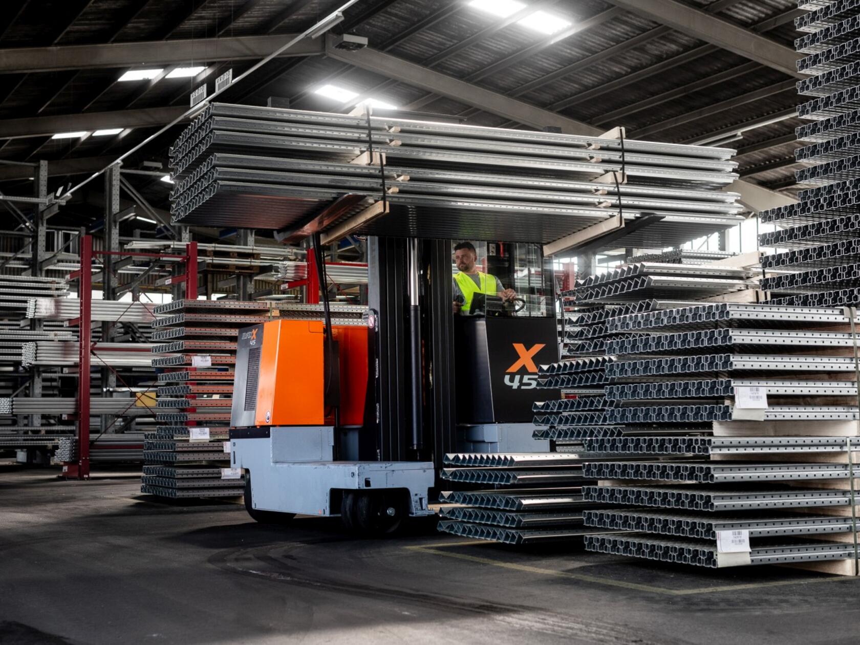 HUBTEX MaxX beim Aluminiumhandling