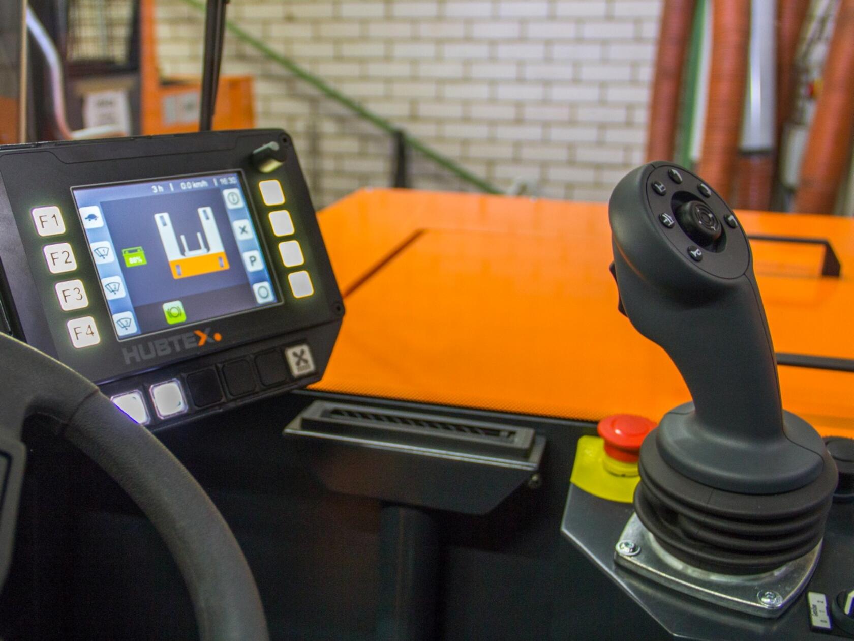 The HIT3 information terminal on the HUBTEX PhoeniX multidirectional sideloader