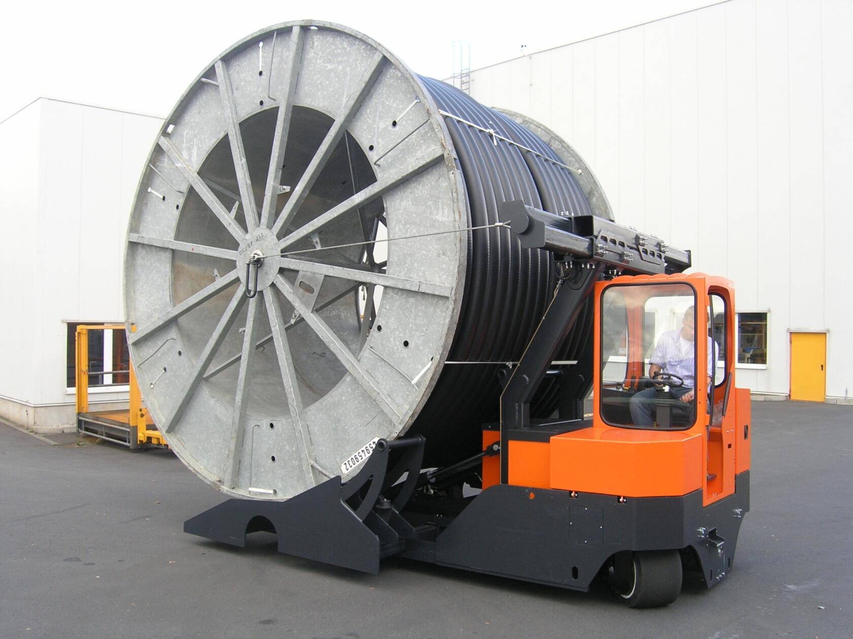 Handling solutions for drums, spools, bobbins HUBTEX