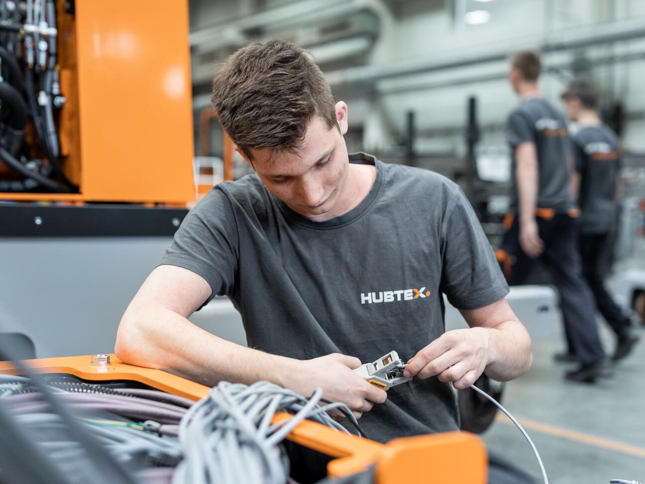 hubtex_technikerschulung.jpg Formation des techniciens HUBTEX