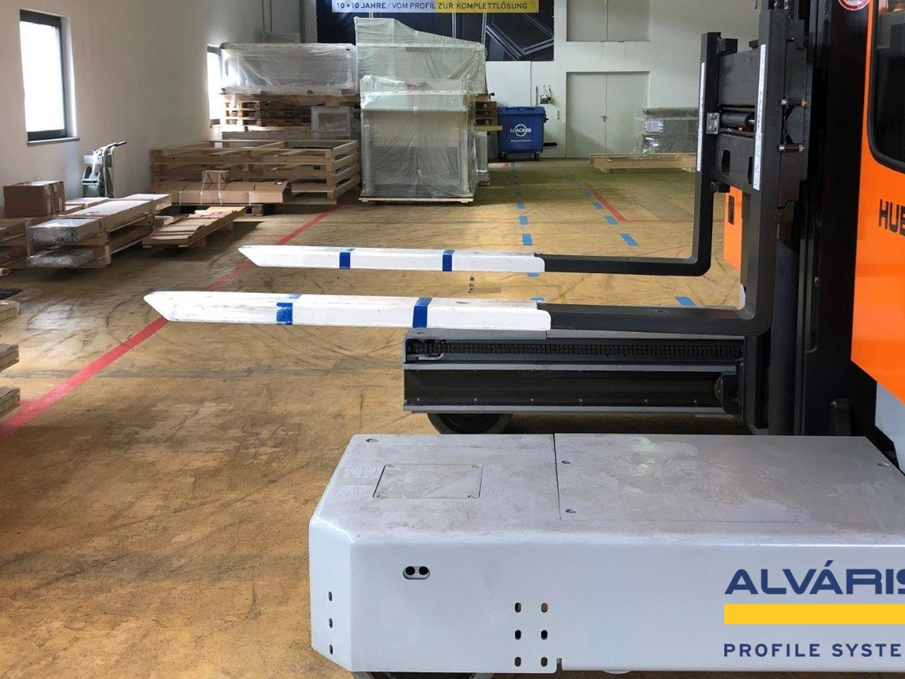 Alvaris Aluprofil Mehrwege-Stapler Austria mit spezieller Langgutgabel
