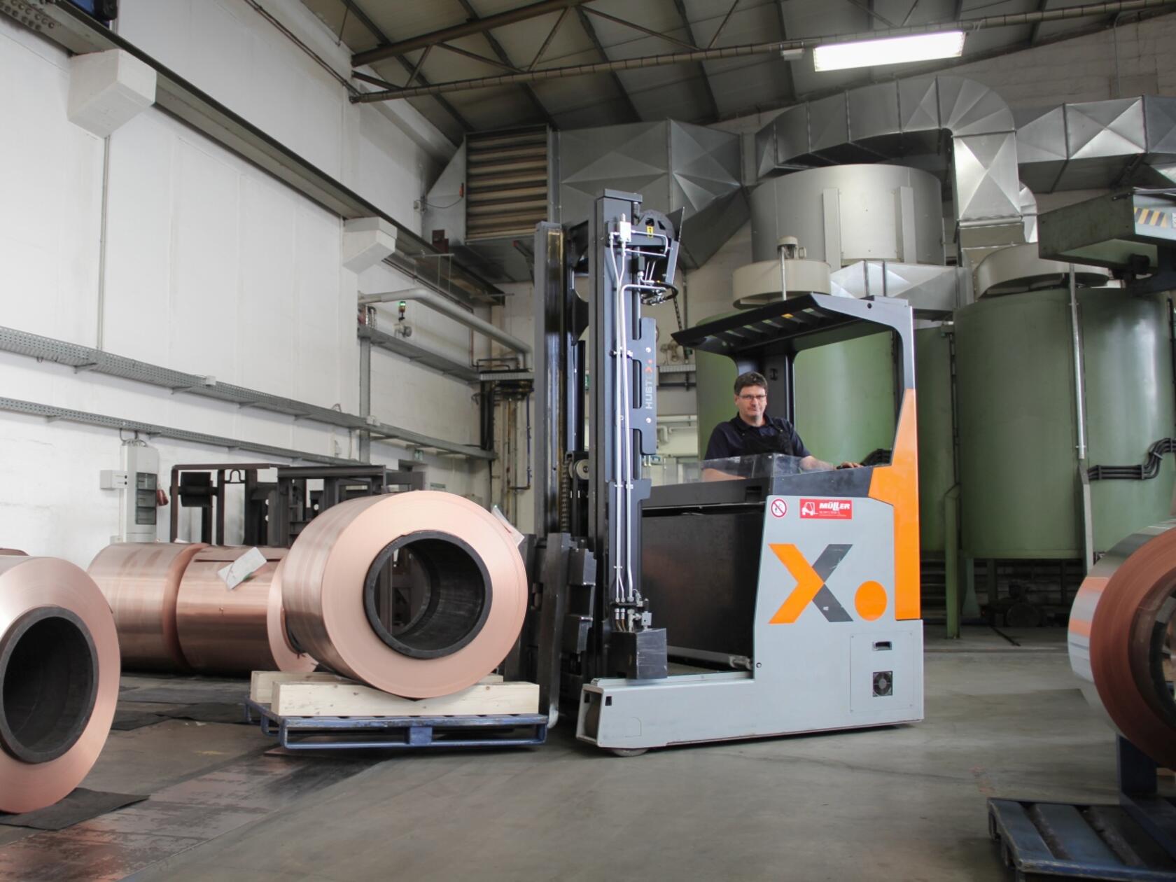sq40-reach-truck-hubtex-metal-industry.jpg The reach trucks have been designed for indoor use and outdoor use.