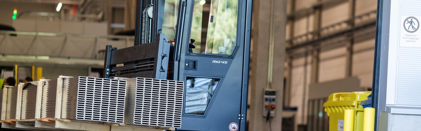 HUBTEX PhoeniX bij het doorrijden van een ingang