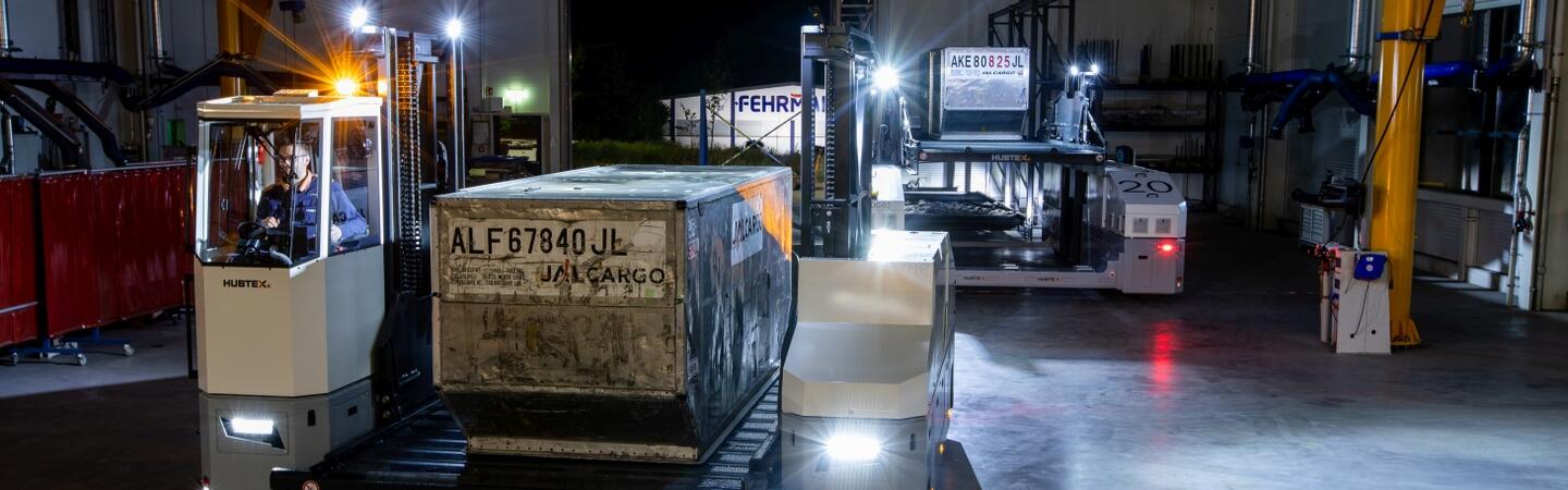 The X-Way Mover from HUBTEX | DIMOS transporting ULDs in a hall