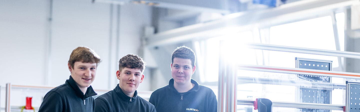 Auszubildende Elektriker Gruppenfoto