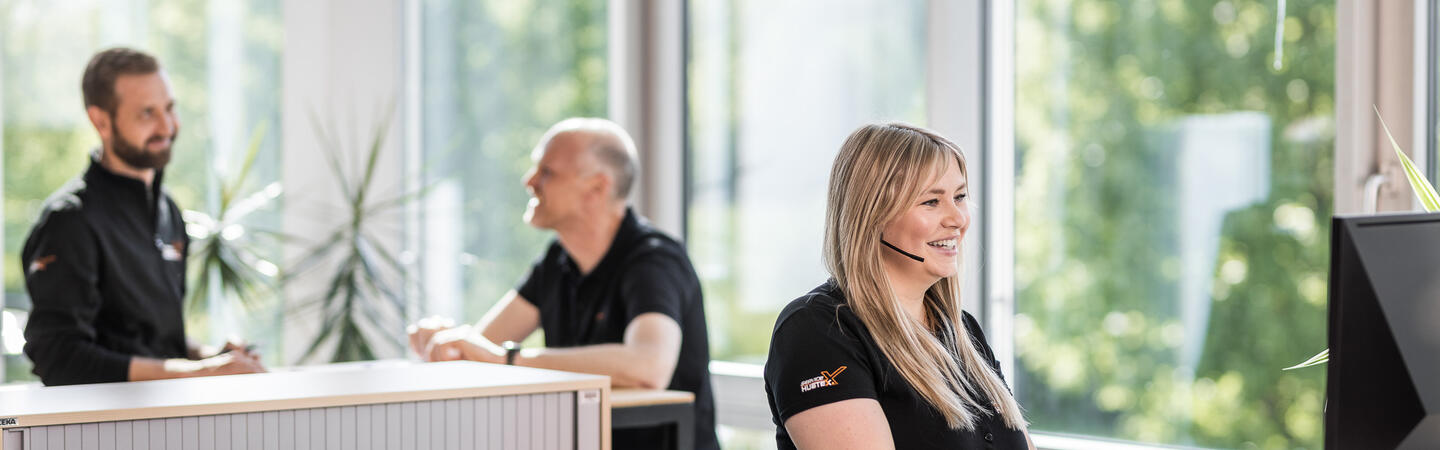 HUBTEX Service Mitarbeiter